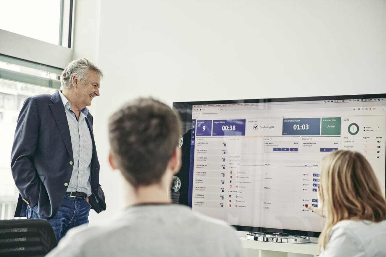 Unterstützen Sie Rezeptionisten mit einer Vermittlerkonsole für Microsoft Teams
